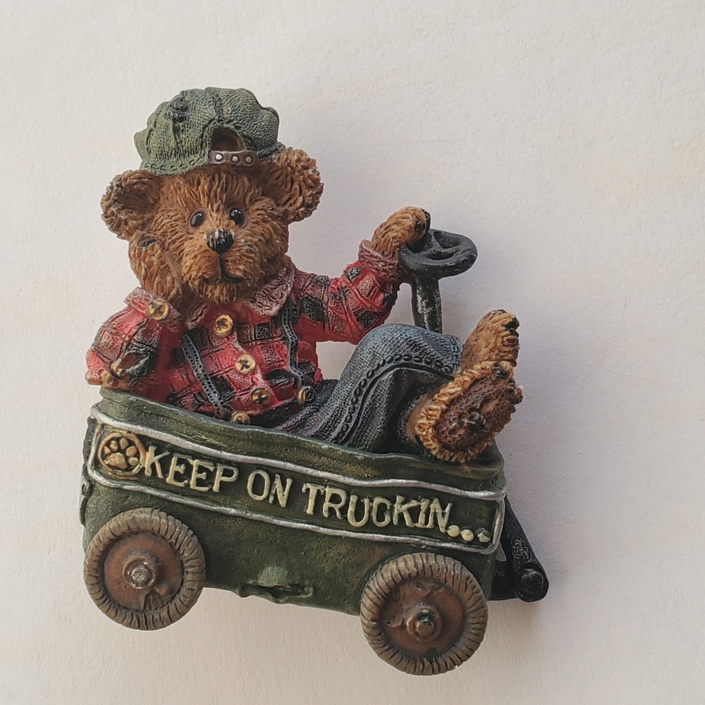 Boyds & Friends Keep On Truckin Bear Pin